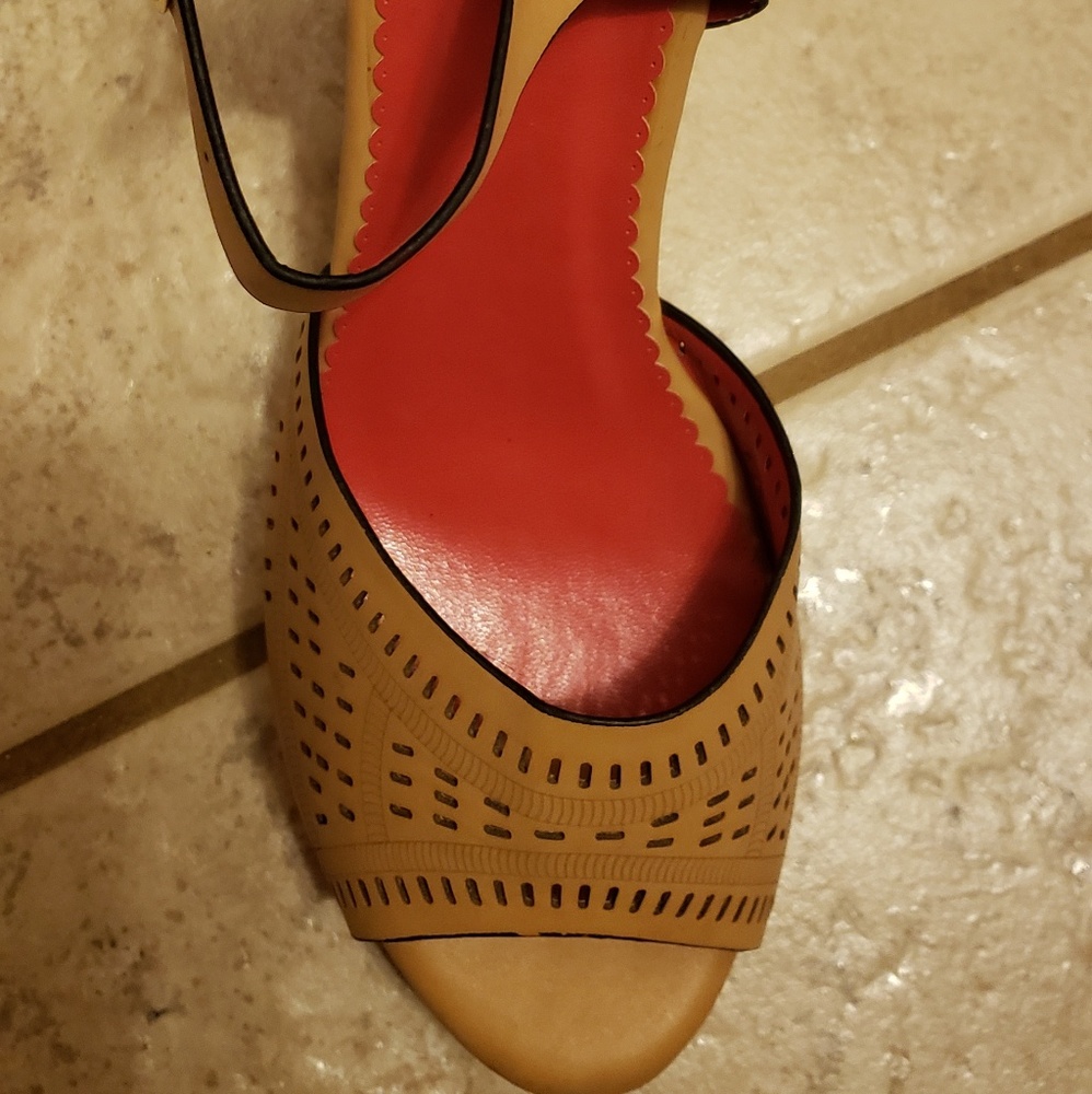 Tan wedge